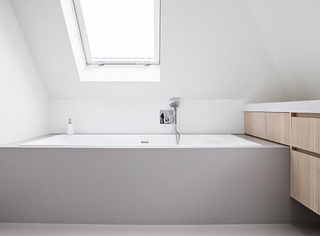 bad mee gegoten in Daacha gietvloer van het penthouse.
